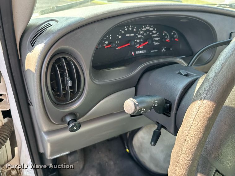 image for item KT9347 2006 Ford E450 Super Duty  shuttle bus