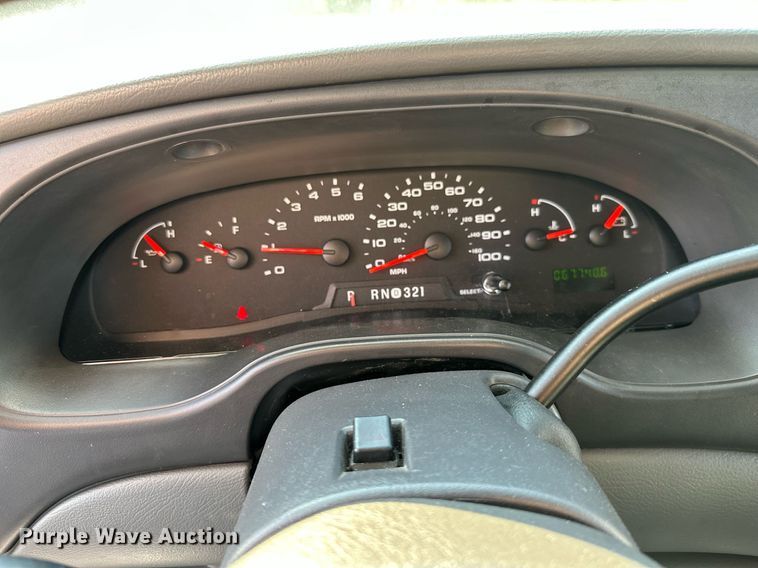 image for item KT9347 2006 Ford E450 Super Duty  shuttle bus