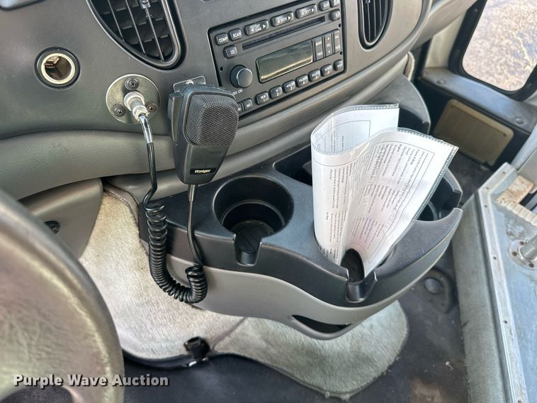 image for item KT9347 2006 Ford E450 Super Duty  shuttle bus