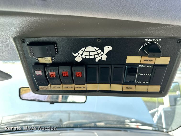 image for item KT9347 2006 Ford E450 Super Duty  shuttle bus