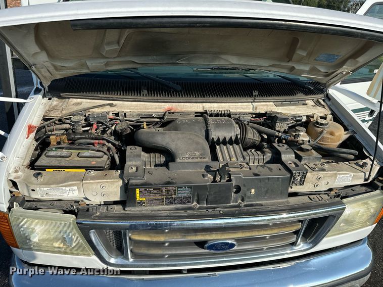 image for item KT9347 2006 Ford E450 Super Duty  shuttle bus