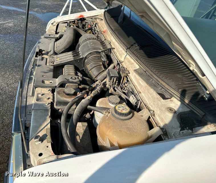 image for item KT9347 2006 Ford E450 Super Duty  shuttle bus