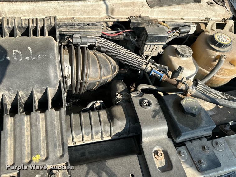 image for item KT9347 2006 Ford E450 Super Duty  shuttle bus