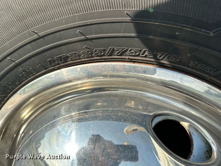 image for item KT9347 2006 Ford E450 Super Duty  shuttle bus