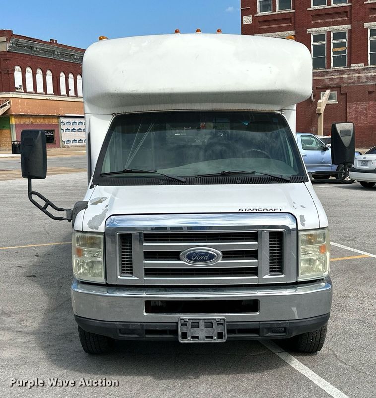 image for item KT9348 2008 Ford E350 Super Duty  shuttle bus
