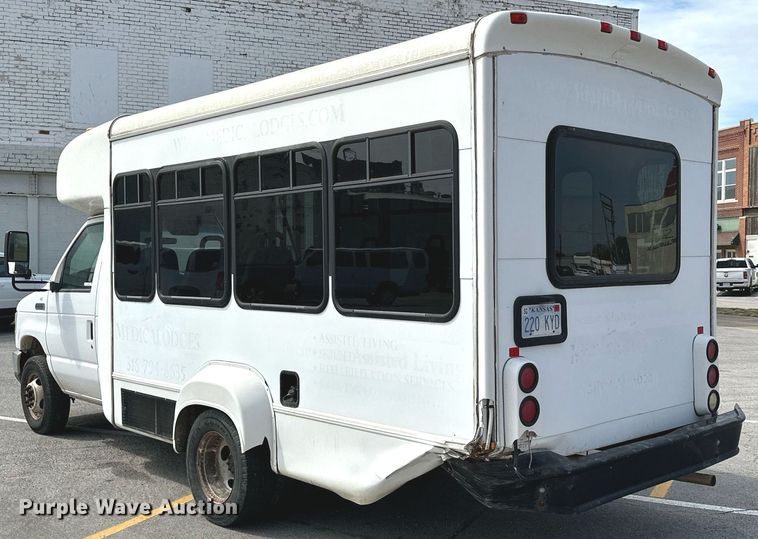 image for item KT9348 2008 Ford E350 Super Duty  shuttle bus