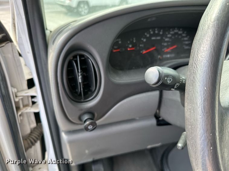 image for item KT9348 2008 Ford E350 Super Duty  shuttle bus