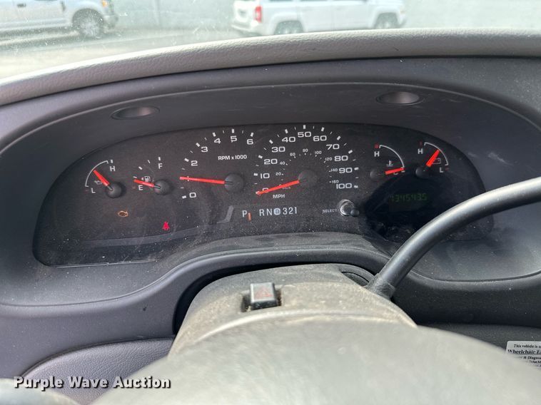 image for item KT9348 2008 Ford E350 Super Duty  shuttle bus