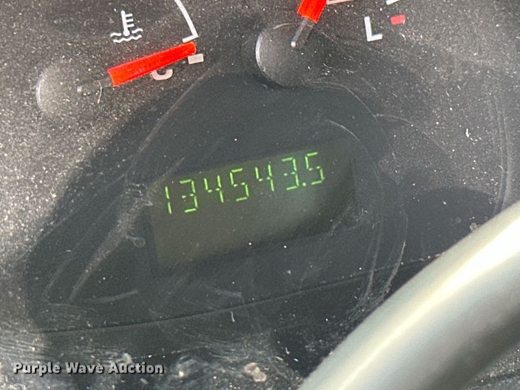 image for item KT9348 2008 Ford E350 Super Duty  shuttle bus