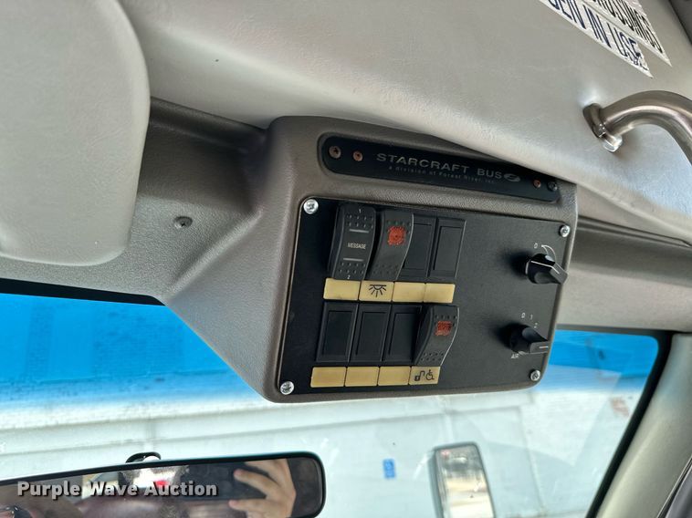 image for item KT9348 2008 Ford E350 Super Duty  shuttle bus