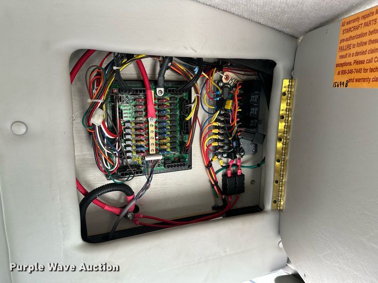 image for item KT9348 2008 Ford E350 Super Duty  shuttle bus