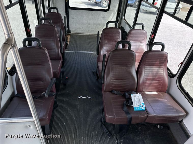 image for item KT9348 2008 Ford E350 Super Duty  shuttle bus