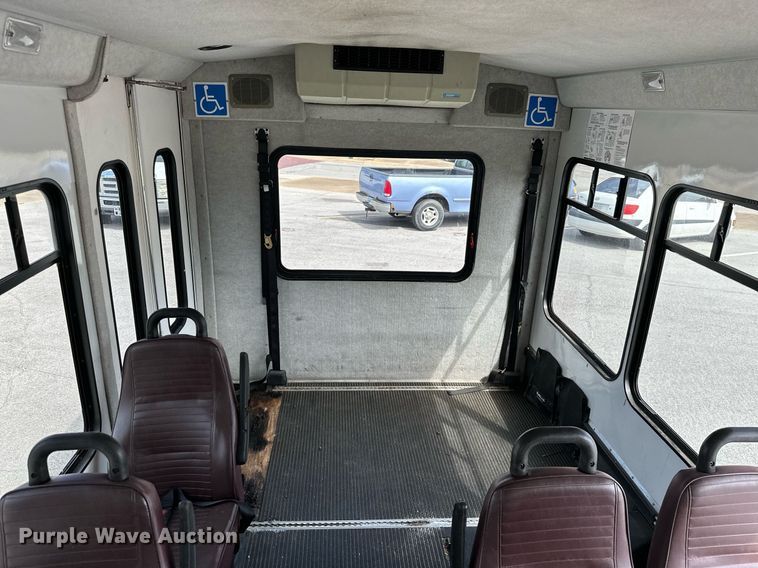 image for item KT9348 2008 Ford E350 Super Duty  shuttle bus