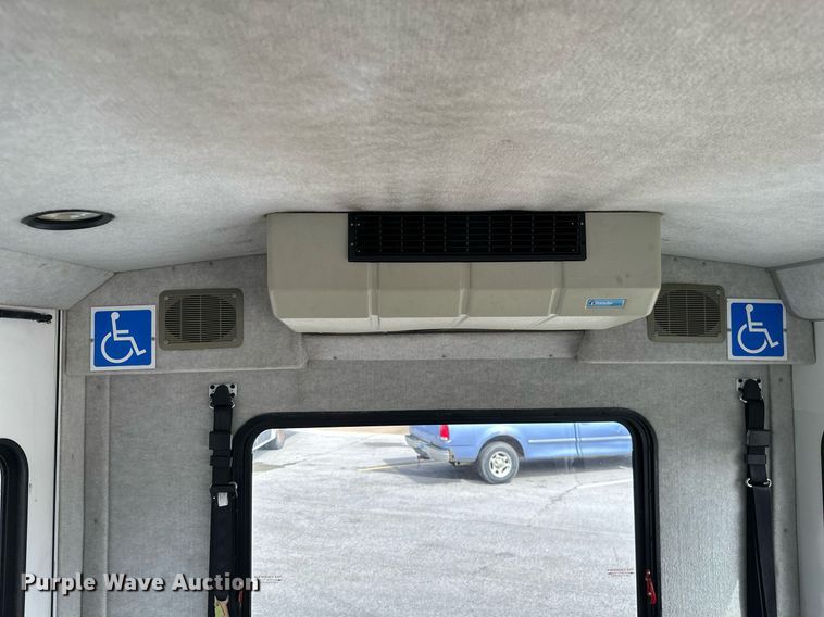image for item KT9348 2008 Ford E350 Super Duty  shuttle bus