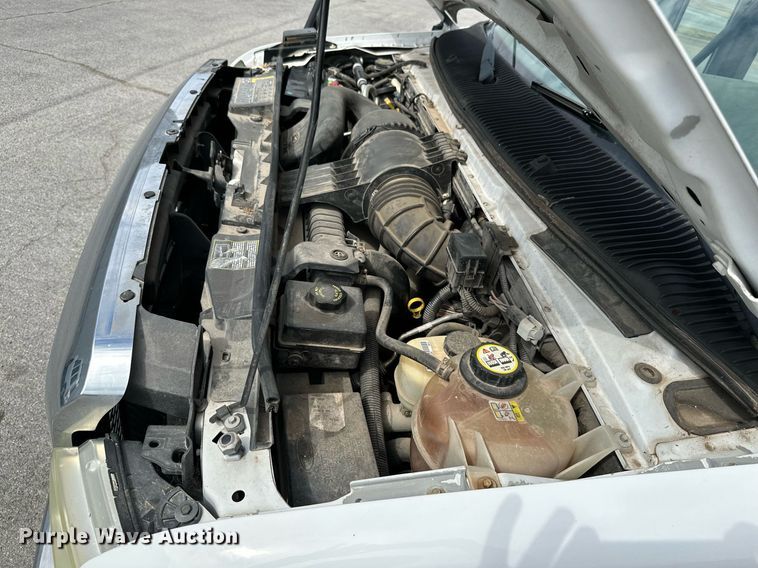 image for item KT9348 2008 Ford E350 Super Duty  shuttle bus