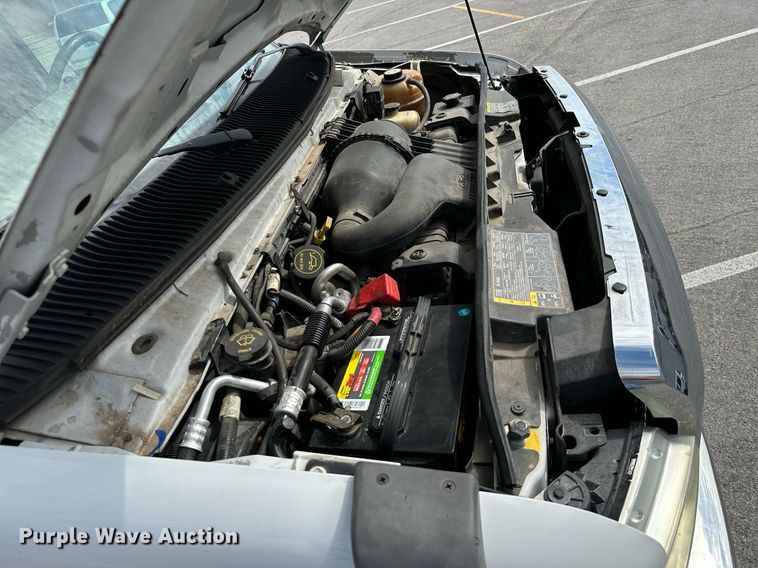 image for item KT9348 2008 Ford E350 Super Duty  shuttle bus