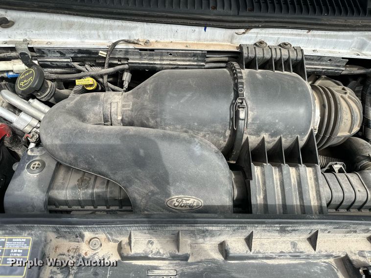 image for item KT9348 2008 Ford E350 Super Duty  shuttle bus