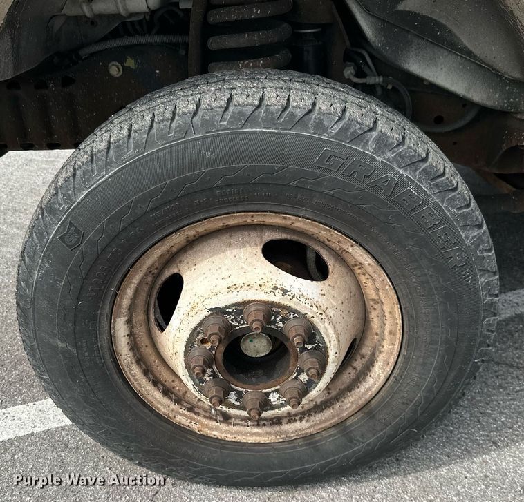 image for item KT9348 2008 Ford E350 Super Duty  shuttle bus