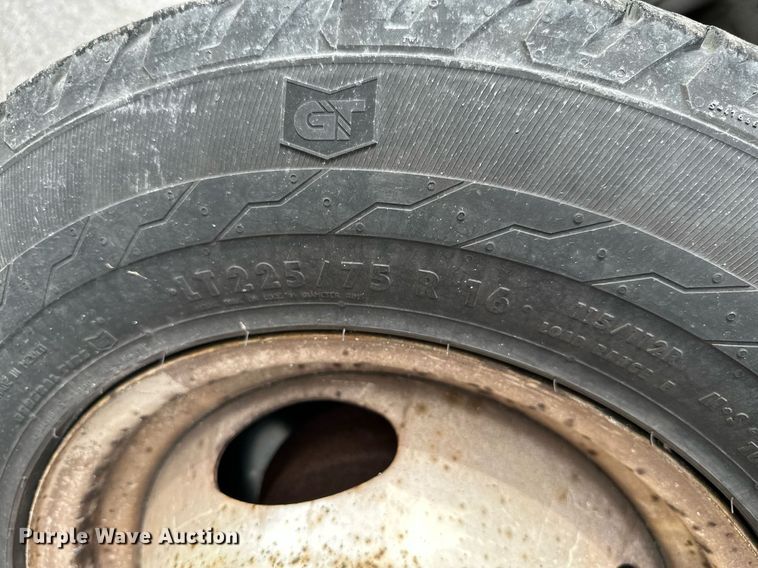 image for item KT9348 2008 Ford E350 Super Duty  shuttle bus