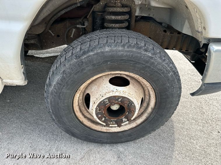 image for item KT9348 2008 Ford E350 Super Duty  shuttle bus