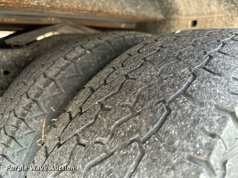 image for item KT9348 2008 Ford E350 Super Duty  shuttle bus