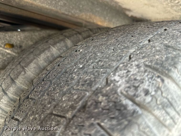 image for item KT9348 2008 Ford E350 Super Duty  shuttle bus