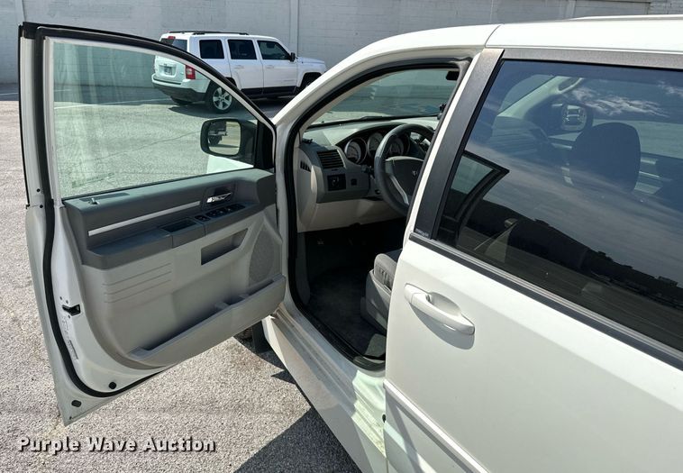 image for item KT9349 2010 Dodge Grand Caravan  handicap accessible van