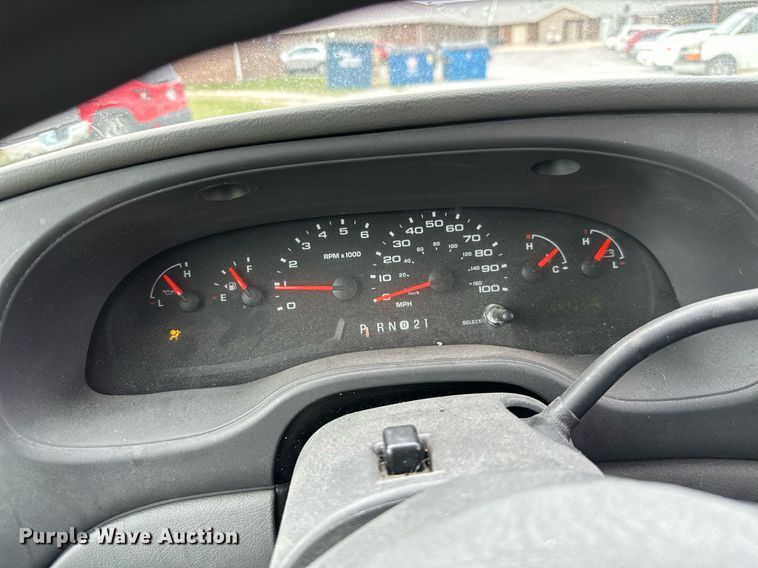 image for item KT9352 2004 Ford E350 Super Duty  shuttle bus