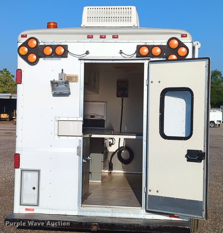 image for item KW9048 2002 Wells Cargo  fiber optic trailer