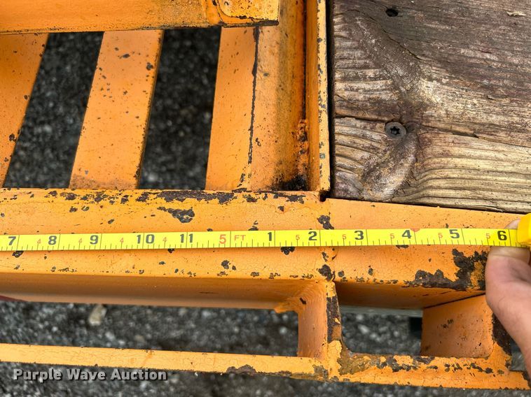 image for item KW9174 1999 Hudson Brothers  equipment trailer