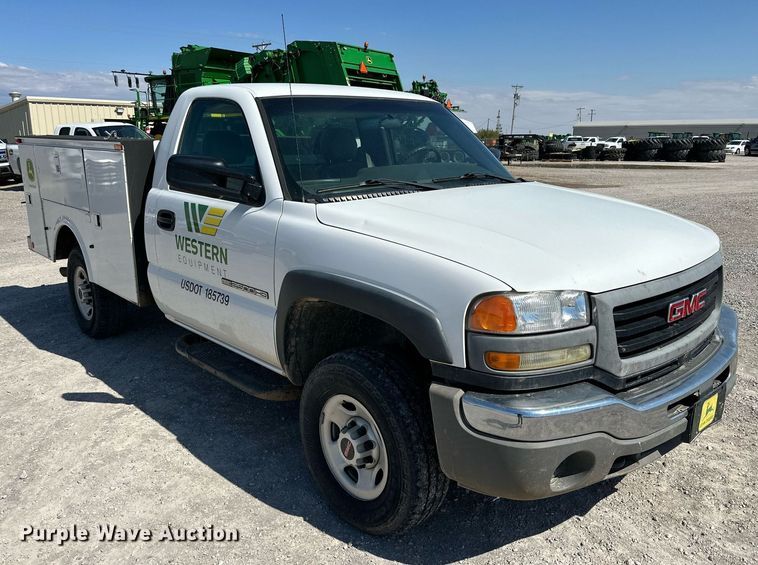 image for item KX9741 2006 GMC Sierra 2500HD utility bed pickup truck