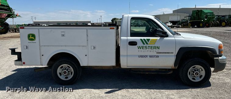 image for item KX9741 2006 GMC Sierra 2500HD utility bed pickup truck