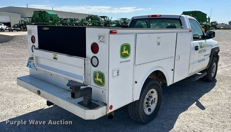 image for item KX9741 2006 GMC Sierra 2500HD utility bed pickup truck