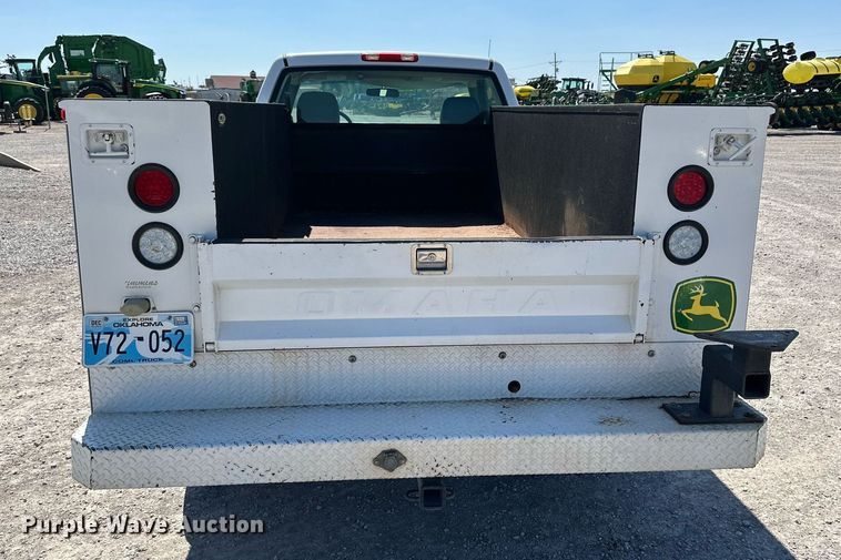 image for item KX9741 2006 GMC Sierra 2500HD utility bed pickup truck