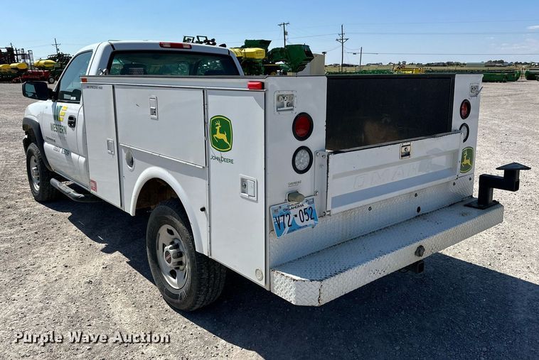 image for item KX9741 2006 GMC Sierra 2500HD utility bed pickup truck