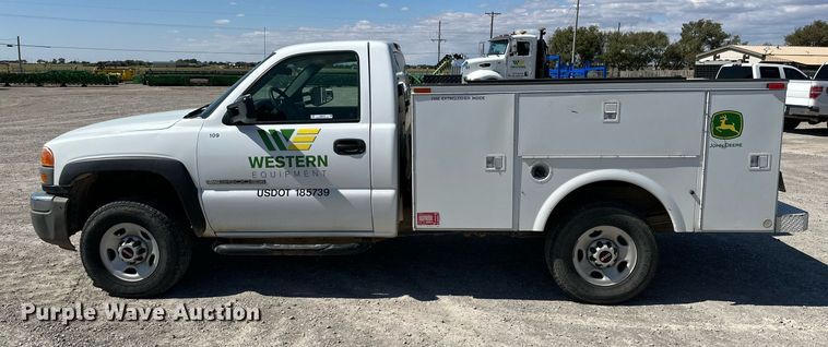 image for item KX9741 2006 GMC Sierra 2500HD utility bed pickup truck