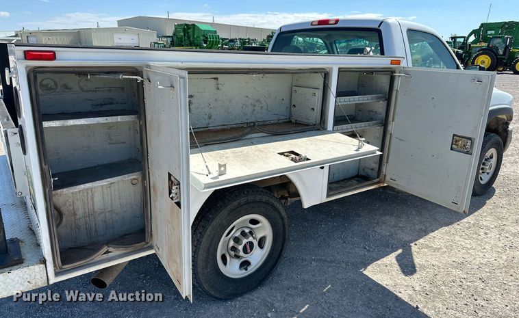 image for item KX9741 2006 GMC Sierra 2500HD utility bed pickup truck