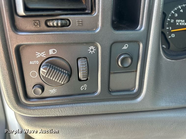 image for item KX9741 2006 GMC Sierra 2500HD utility bed pickup truck