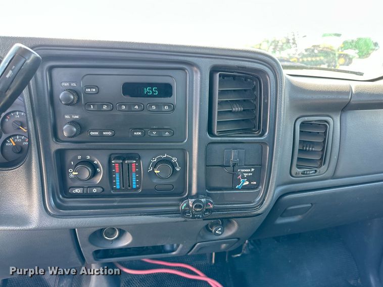 image for item KX9741 2006 GMC Sierra 2500HD utility bed pickup truck