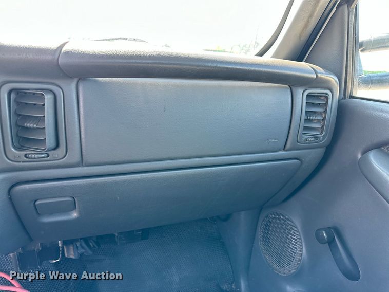 image for item KX9741 2006 GMC Sierra 2500HD utility bed pickup truck