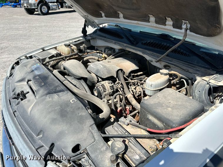 image for item KX9741 2006 GMC Sierra 2500HD utility bed pickup truck