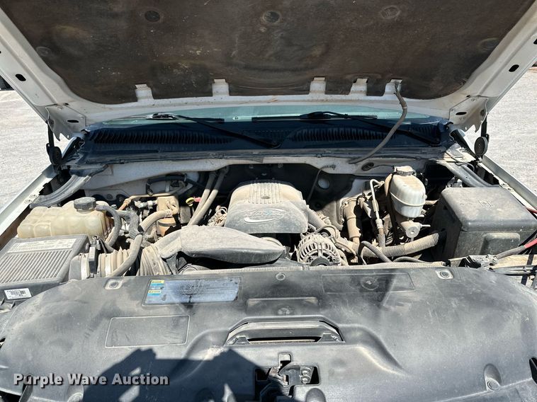 image for item KX9741 2006 GMC Sierra 2500HD utility bed pickup truck