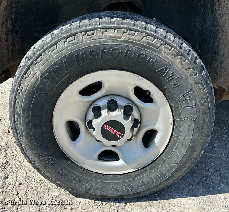 image for item KX9741 2006 GMC Sierra 2500HD utility bed pickup truck