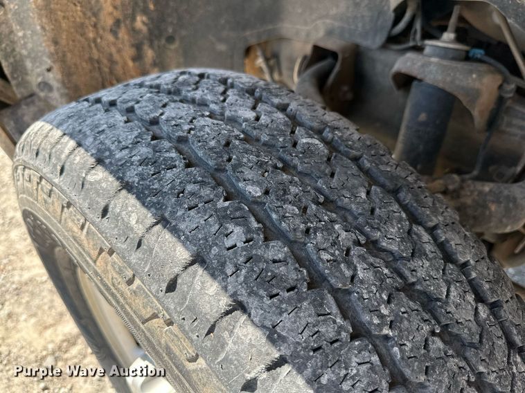 image for item KX9741 2006 GMC Sierra 2500HD utility bed pickup truck