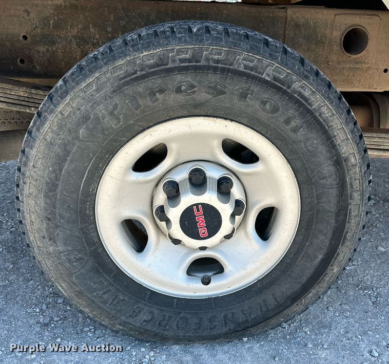 image for item KX9741 2006 GMC Sierra 2500HD utility bed pickup truck