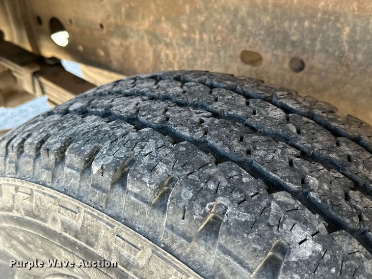 image for item KX9741 2006 GMC Sierra 2500HD utility bed pickup truck