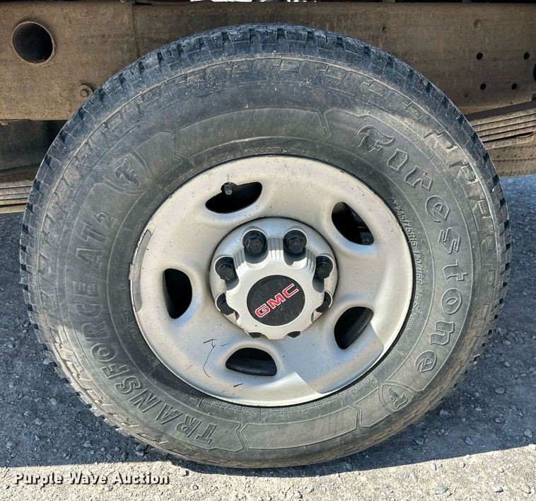 image for item KX9741 2006 GMC Sierra 2500HD utility bed pickup truck