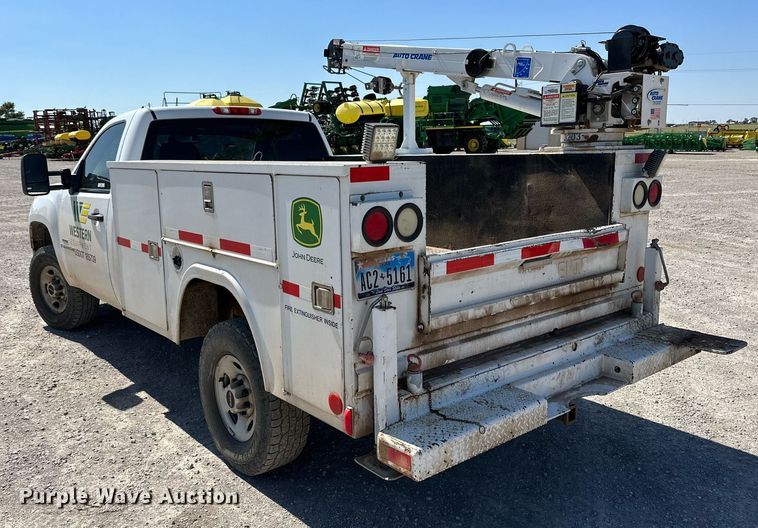 image for item KX9742 2009 GMC Sierra 3500HD utility bed pickup truck