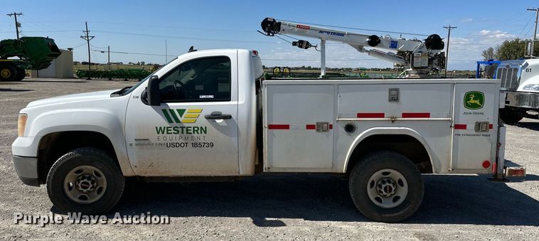 image for item KX9742 2009 GMC Sierra 3500HD utility bed pickup truck