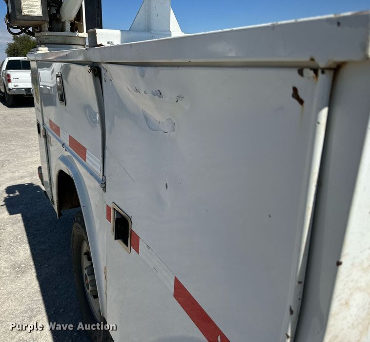 image for item KX9742 2009 GMC Sierra 3500HD utility bed pickup truck